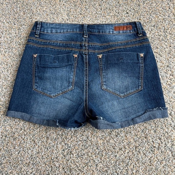LEI Tatum Shorts Women's 7 High Rise Distressed Cotton Blend Dark Wash Cuffed - Picture 2 of 4